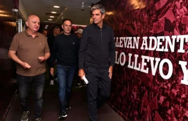 Mauricio Pellegrino busca reforzar la defensa de Lanús.