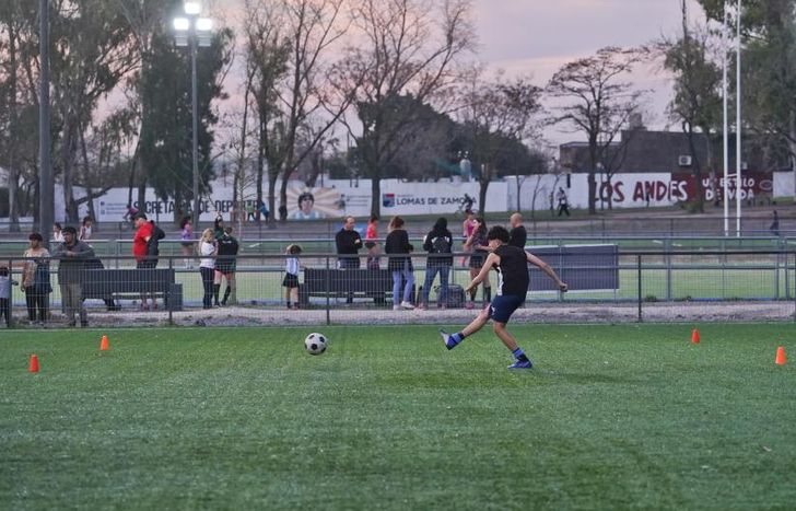 El Parque de Lomas tiene nuevas canchas de fútbol, rugby y padel.