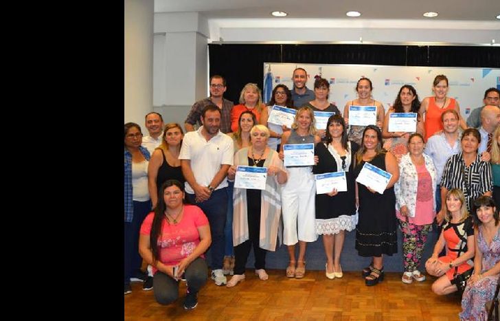 Lomas reconoció a mujeres importantes en la vida de la ciudad y ejemplos de lucha.