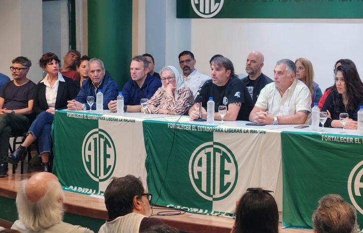 Conferencia de prensa contra los despidos.