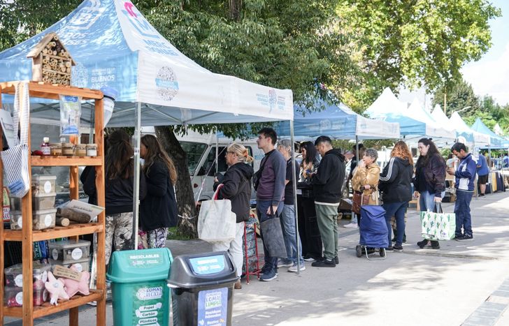 En la Plaza Libertad de Lomas venderán lácteos, pastas, frutas y verduras.