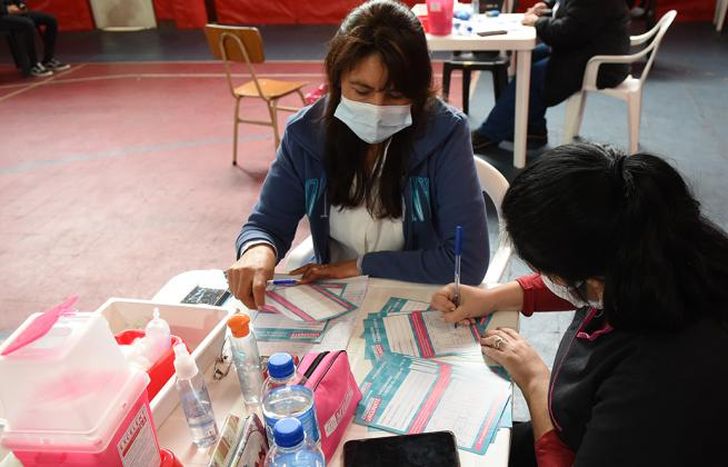 La vacuna es libre y federal, marcó Kreplak.