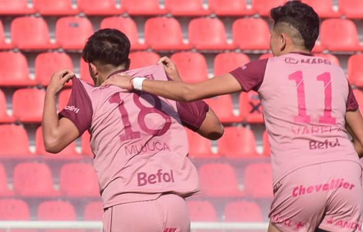 Lanús logró un gran triunfo en Avellaneda y sigue creciendo.