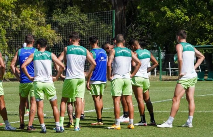 Banfield aguarda por tres futbolista que se recuperan de sus sendas lesiones.