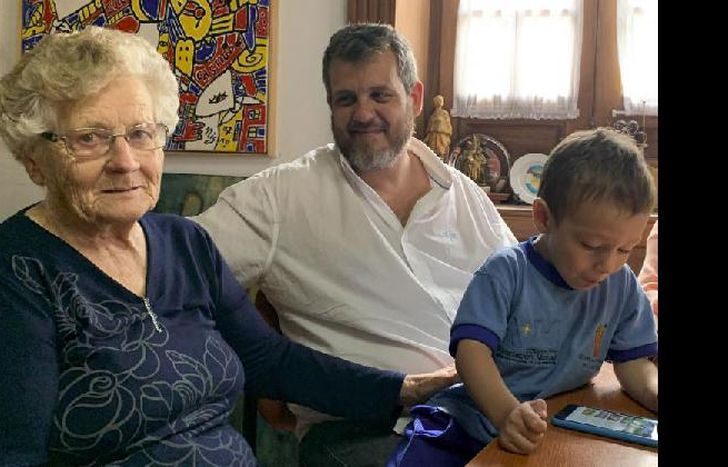 Una vida de lucha por recuperar a su nieto. Lo logró en 2006.