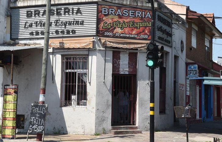 La parrilla se encuentra situada a metros del Estadio Eduardo Gallardón.