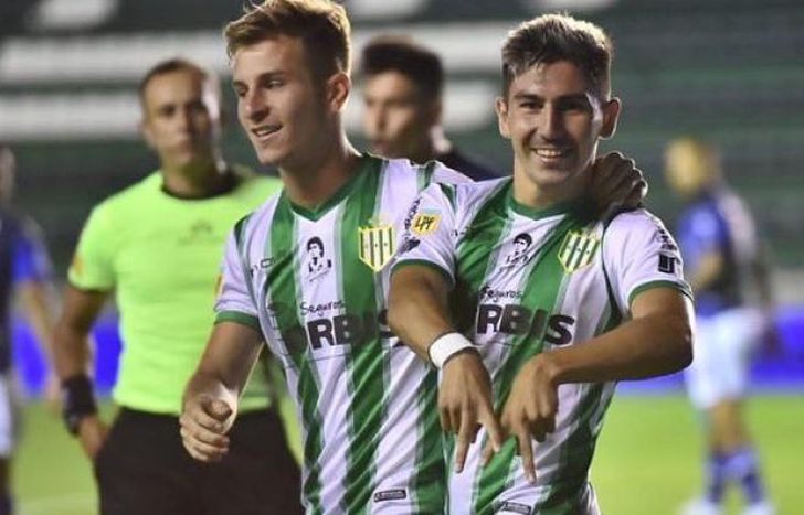 Fontana busca festejar un nuevo gol.