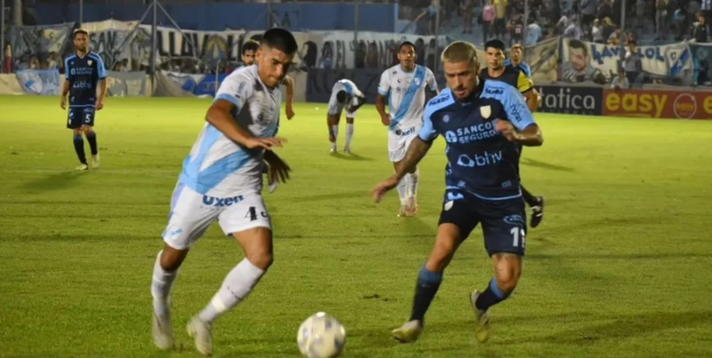 Atlético Rafaela y Temperley se enfrentan en el estadio Monumental.