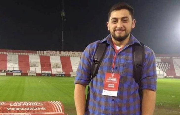 Facundo, durante una cobertura periodística en la cancha de Los Andes.