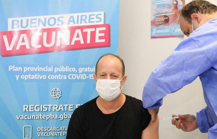 Martín recibió la primera dosis en el Hospital Llavallol.