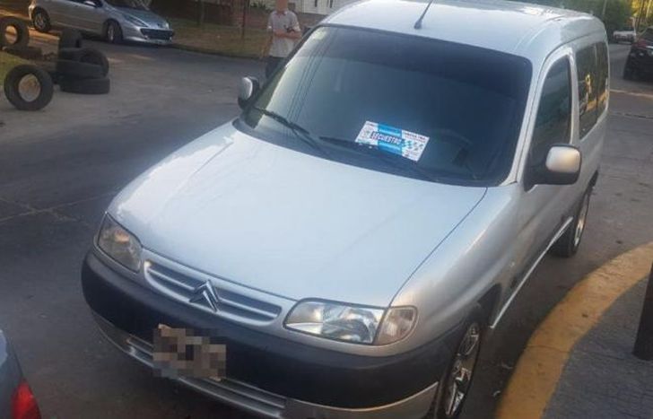 La camioneta que robaron a pocas cuadras del Cementerio.