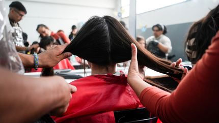 Vecinos de Lomas aprenden oficios para tener una salida laboral y armar emprendimientos.