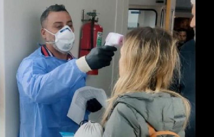 la mujer está de tres meses.