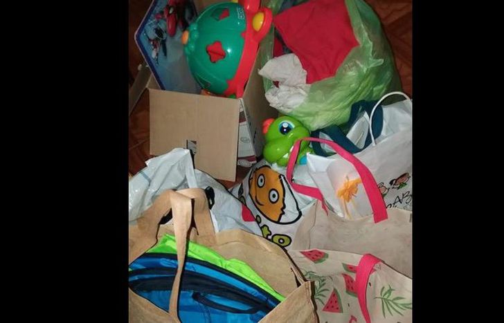 Los chicos esperan su regalo.