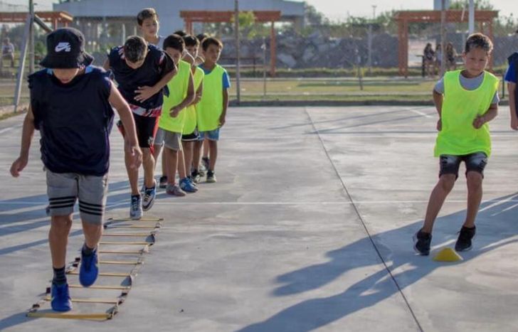 Los entrenamientos se dividen en distintas categorías y horarios.