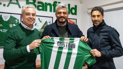 Gustavo Munúa, junto a Eduardo Spinosa y Cristian Lucchetti.