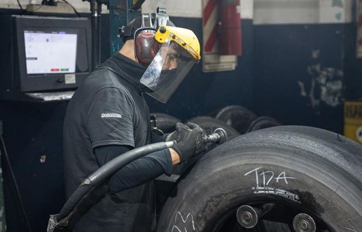 La empresa reduce la cantidad de neumáticos desechados y el consumo de materias primas.