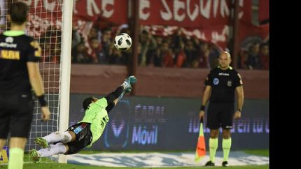 Ríos se arroja a su izquierda y desvía el penal de Figal para clasificar a Brown.
