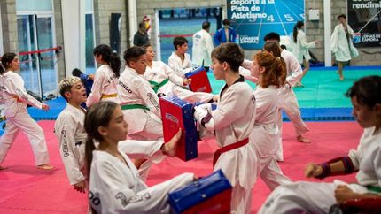 El gimnasio tiene más de 400 metros cuadrados y todo tipo de equipamiento. El gimnasio tiene más de 400 metros cuadrados y todo tipo de equipamiento.