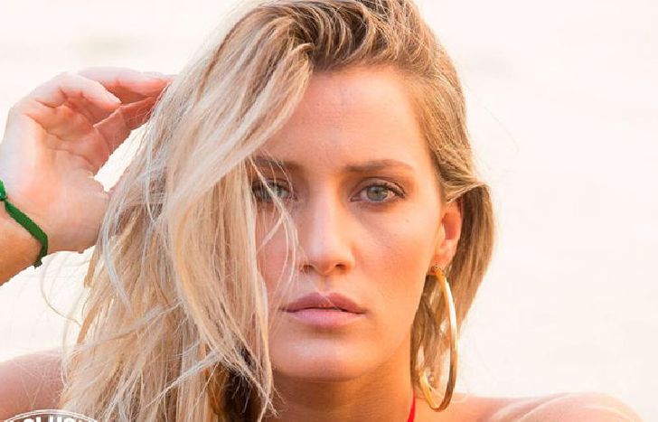 Mica le apuntó a Nicole, de nuevo.