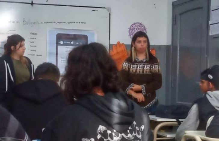 Uno de los talleres en las escuelas.