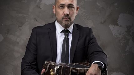 Horacio Romo y su bandoneón, sinónimos de tango.