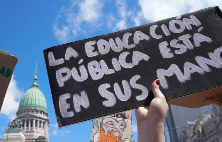 En medio de la toma de las casas de altos estudios y las clases públicas.