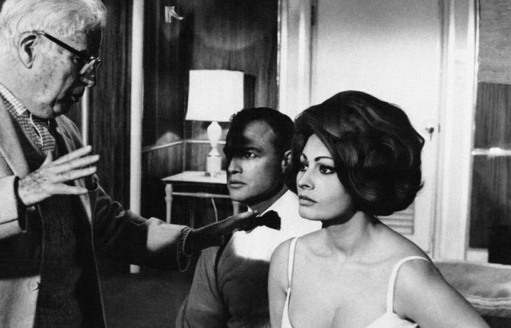 Charles Chaplin con Sophia Loren y Marlon Brandon.