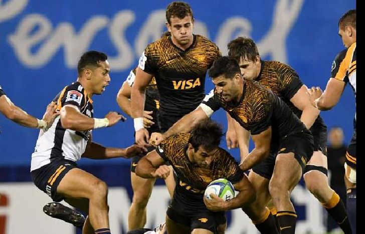 Jaguares logró un triunfo ante Brumbies para soñar con la clasificación.