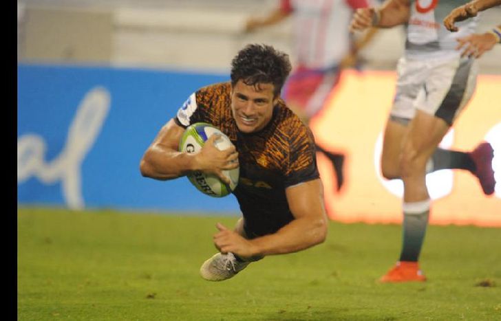 Bautista Delguy, el formado en Burzaco, anota uno de los tries de Jaguares.