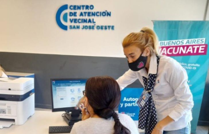 Asesoran a los vecinos en distintos trámites.