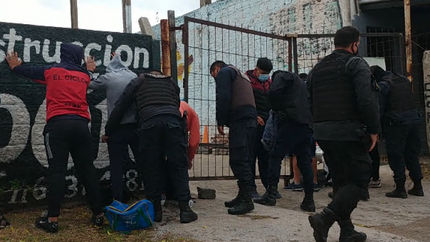 La Policía los trasladó a la comisaría de Temperley.