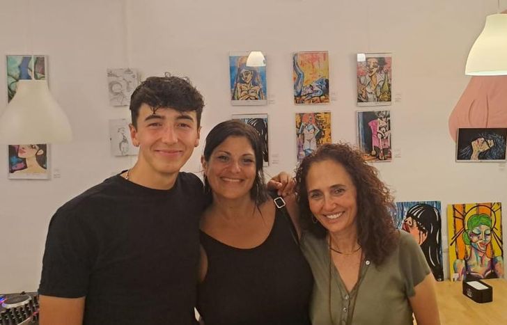 Sol se mostró feliz en lo que fue su primera experiencia europea con una muestra unipersonal.