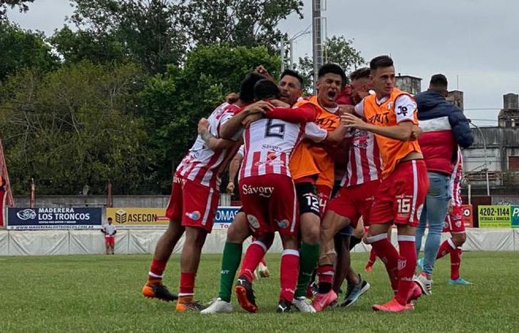 Talleres celebró en la última bola.