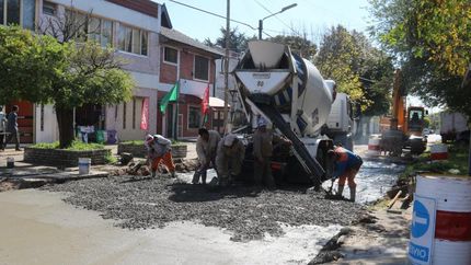 Arreglos sobre Larroque y Tucumán, en Banfield Oeste.
