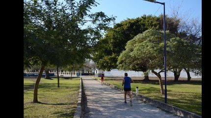 caminatas, trotes, bicis y atletismo, en el primer dia del parque de lomas