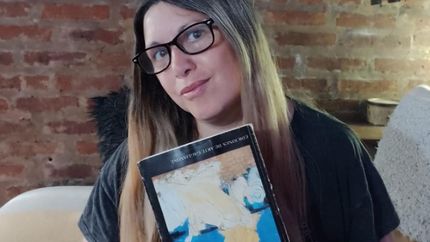 Alejandra es una apasionada de la literatura.