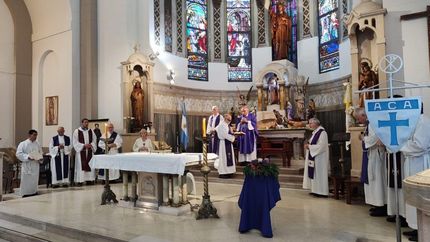 Entre hoy y mañana habrá cuatro misas en la Catedral de Lomas.