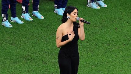 como se preparo lali para cantar el himno en la final