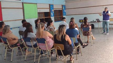 Hubo charlas con personal docente y no docente.