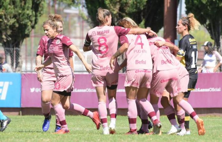 Lanús se complicó, pero terminó festejando.