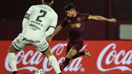 Lautaro Acosta no disimuló su bronca por el arbitraje y le tiró un palito a los dirigentes de Lanús. Lautaro Acosta no disimuló su bronca por el arbitraje y le tiró un palito a los dirigentes de Lanús.