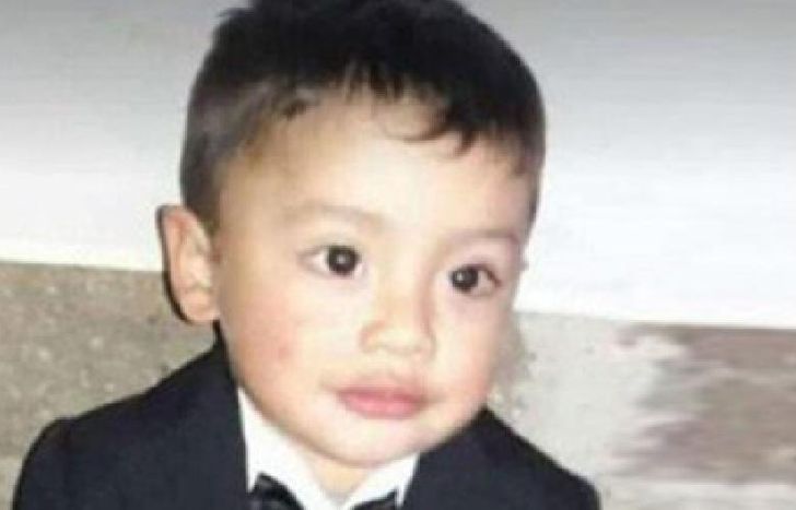 el nene iba en moto con sus padres cuando fue gravemente herido.