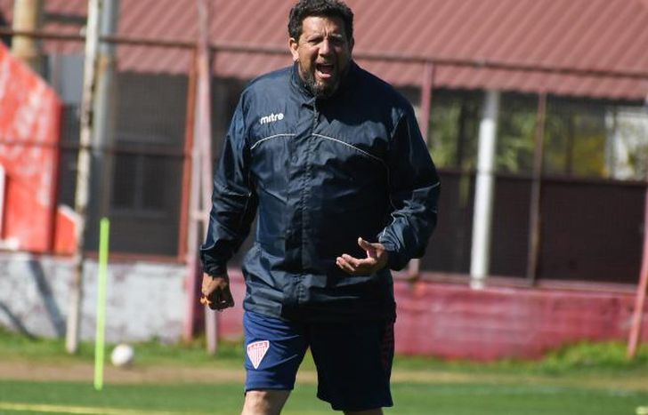 Szeszurak, DT de Los Andes, trabaja enfocado en Fénix.