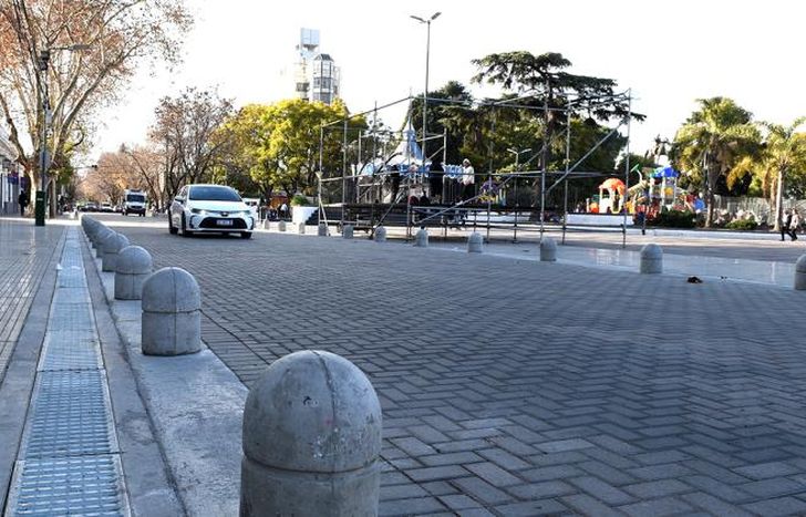 Construyeron una nueva calzada y renovaron las veredas.