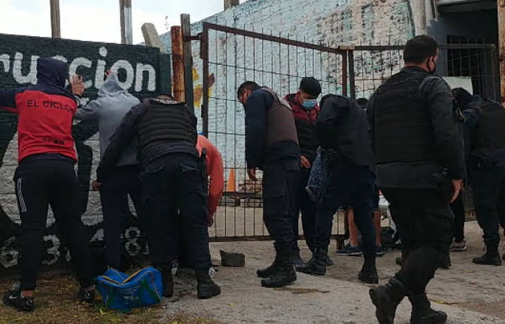 La Policía los trasladó a la comisaría de Temperley.