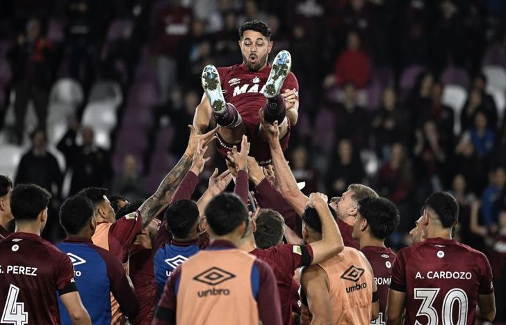 Lautaro Acosta vivió una noche especial en la victoria de Lanús ante Godoy Cruz.