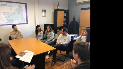 viñuales y pi dote se reunieron con alumnos premiados en 2017.