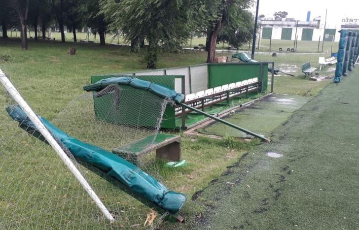 Parte de los destrozos en el predio.