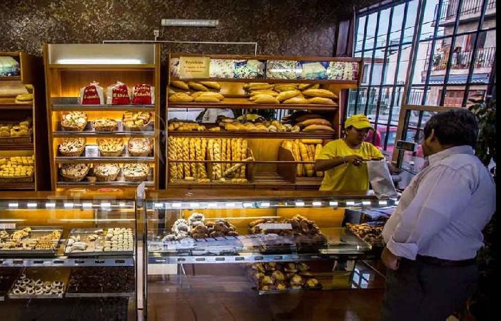 No pueden afrontar el pago de los servicios de luz, gas y agua, y la dolarización de las materias primas.